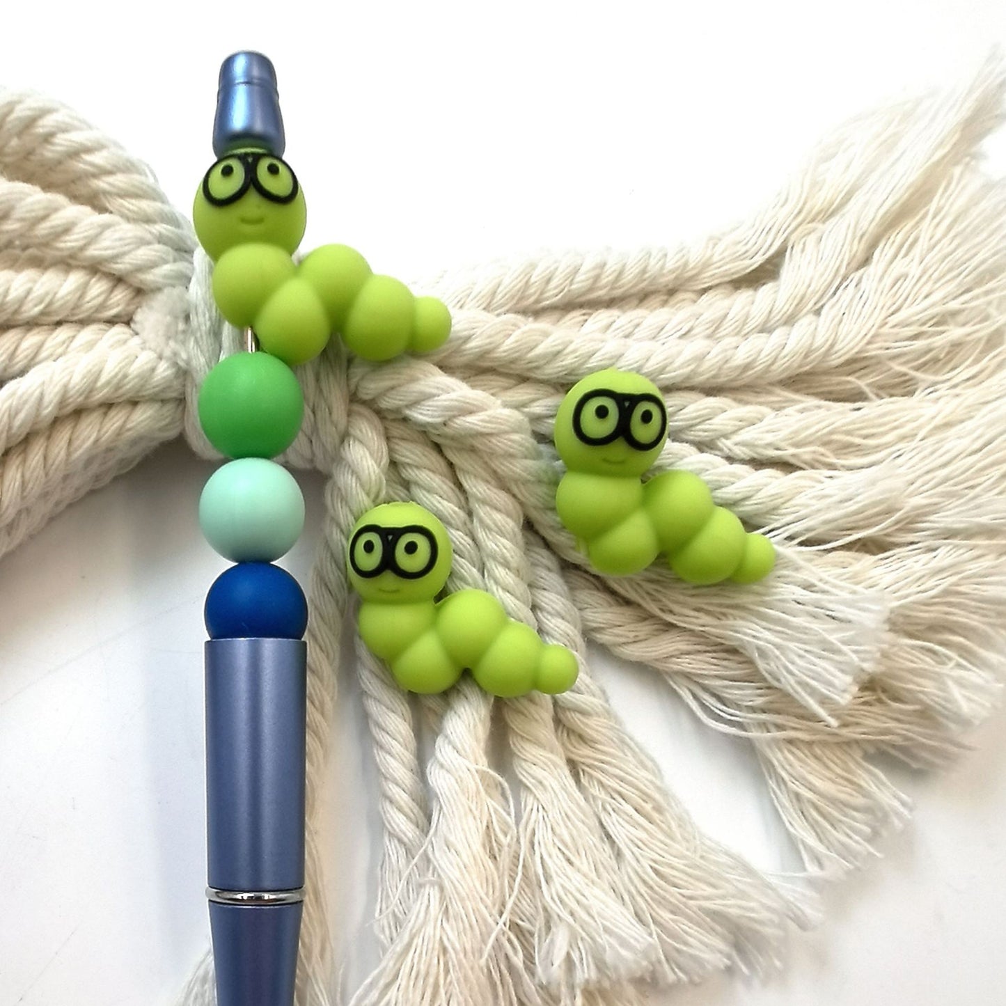 3D Cartoon focal  Small green worm